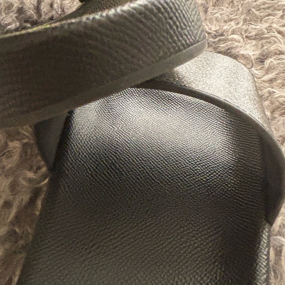 Louis Vuitton Waterfront Sandals - Picture 5 of 11